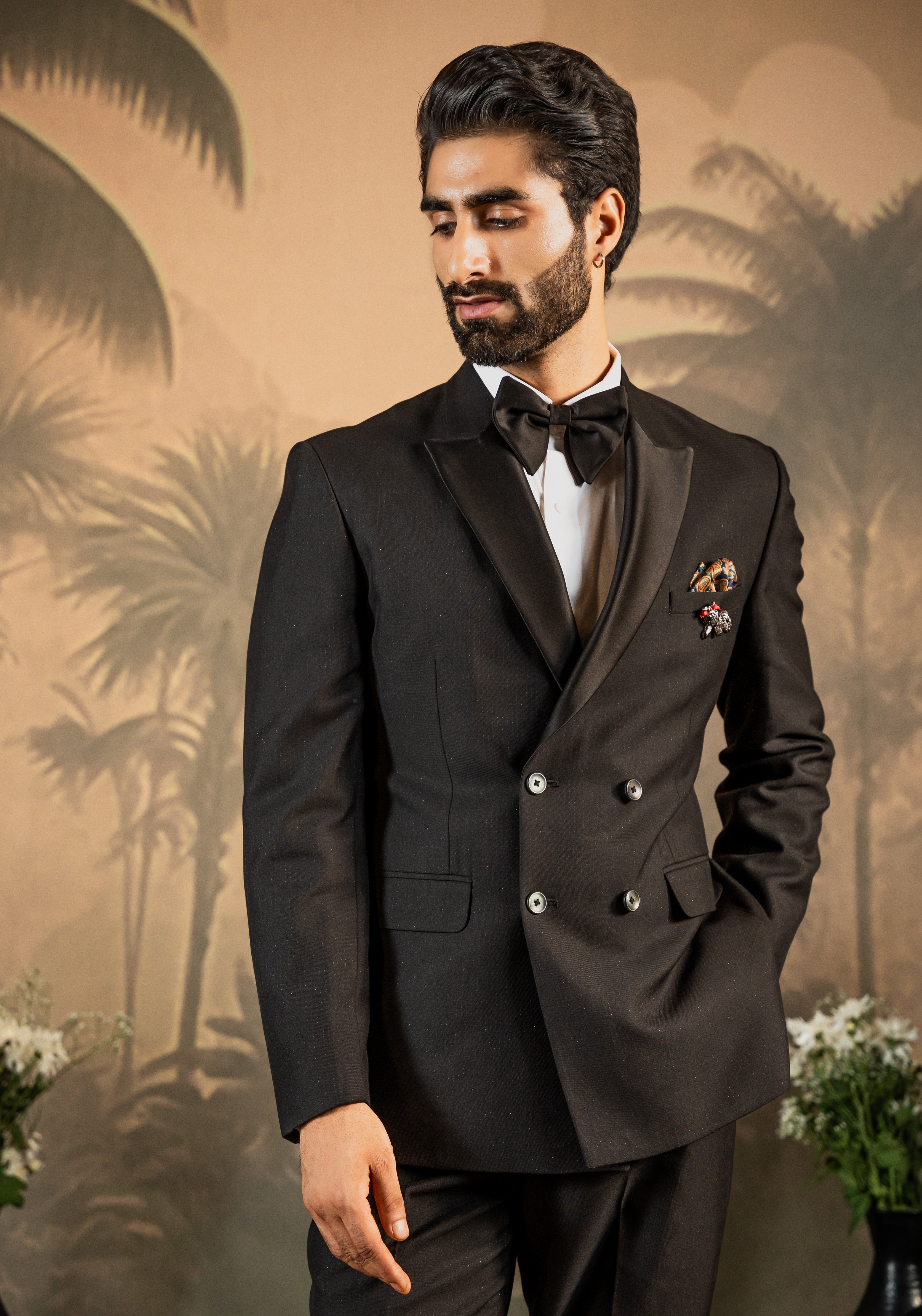 Trendy Black Double-Breasted Suit - Modern Men's Fashion

