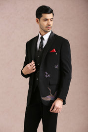 Trendy Black Suit with Embroidered Tie - Modern Men's Fashion

