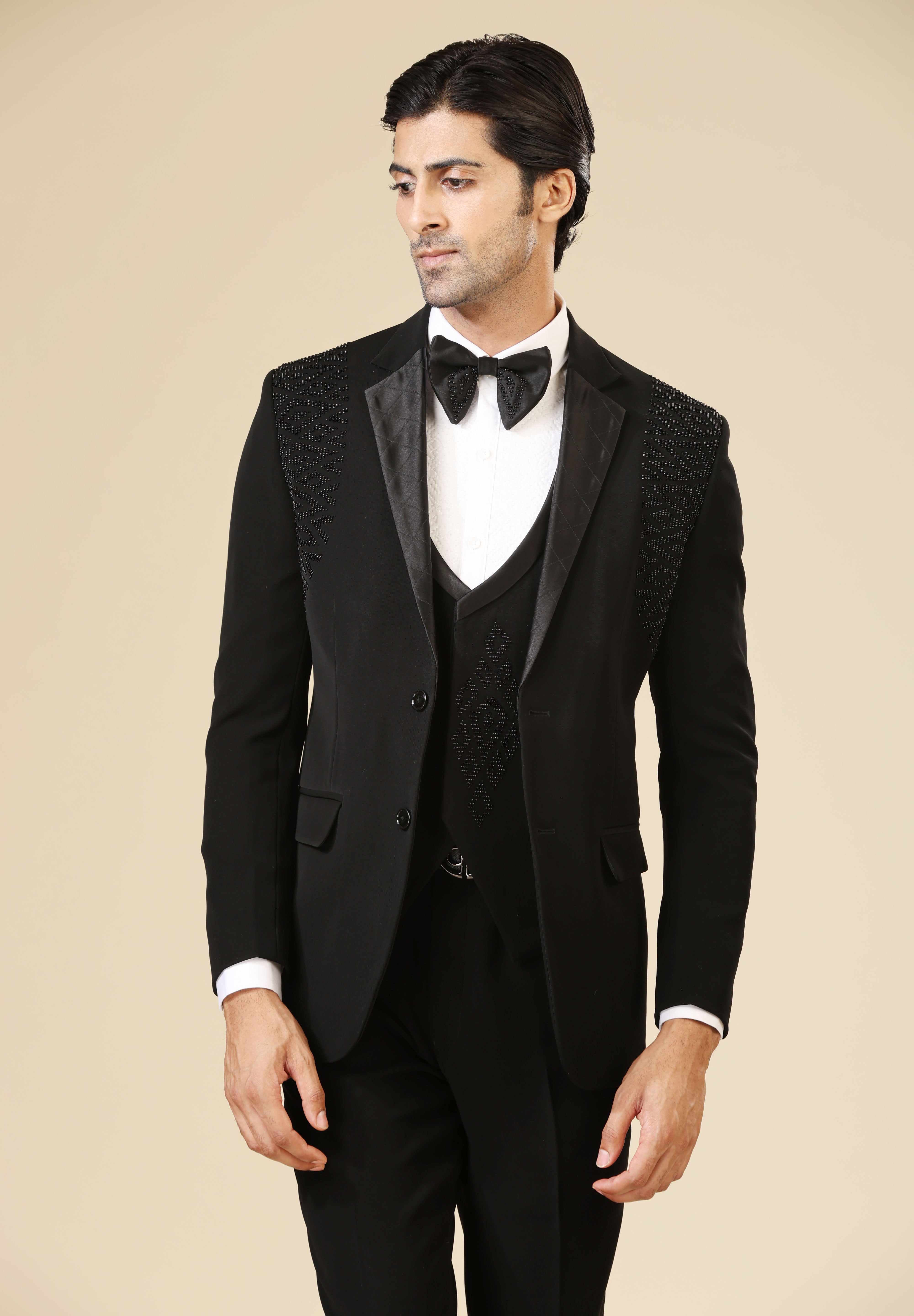 Elegant Black Tuxedo - High-End Fashion

