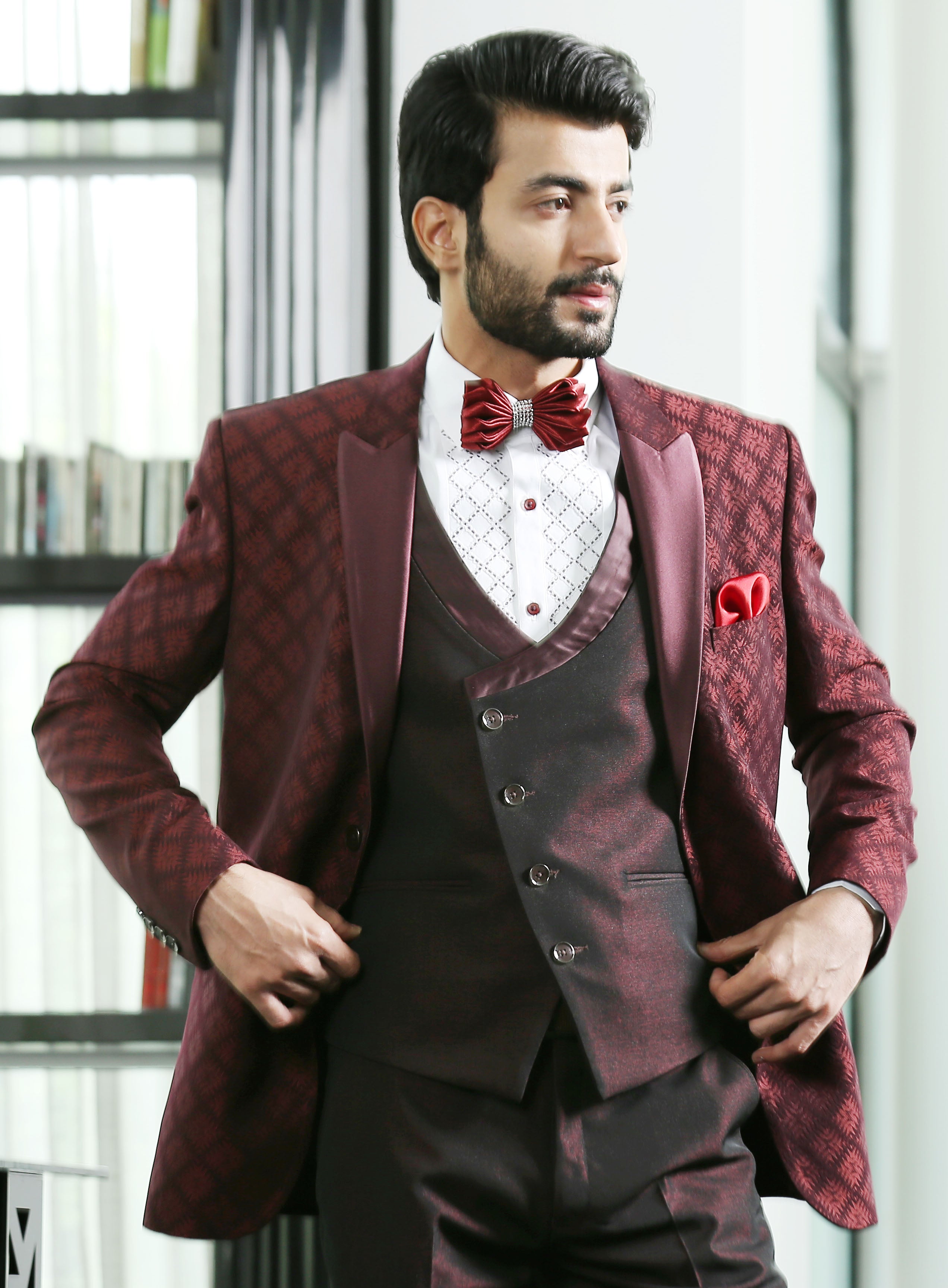 Wine Peak Lapel Jacquard Suit