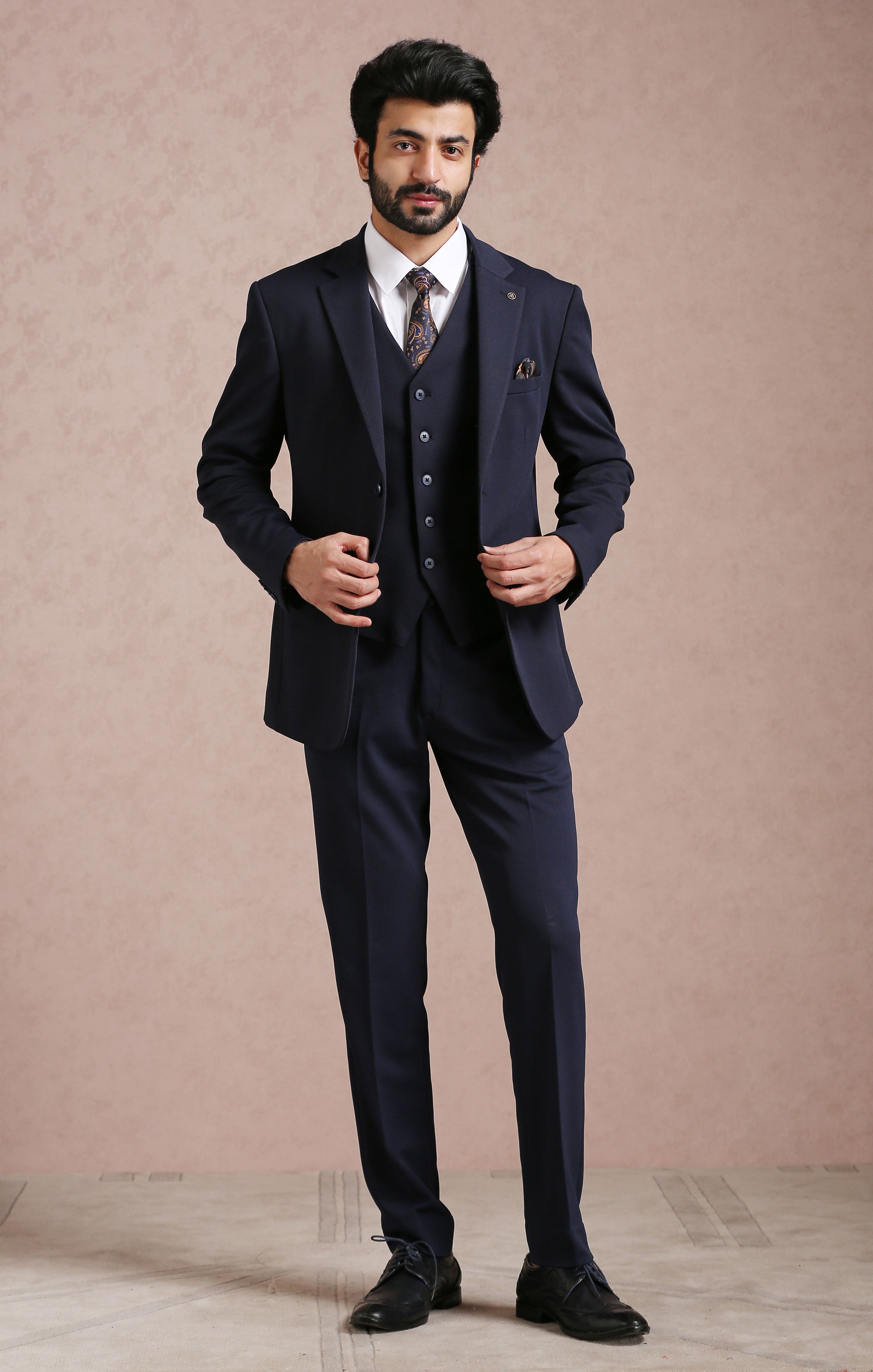 Trendy Navy Blue Notch Collared Suit - Modern Men's Fashion

