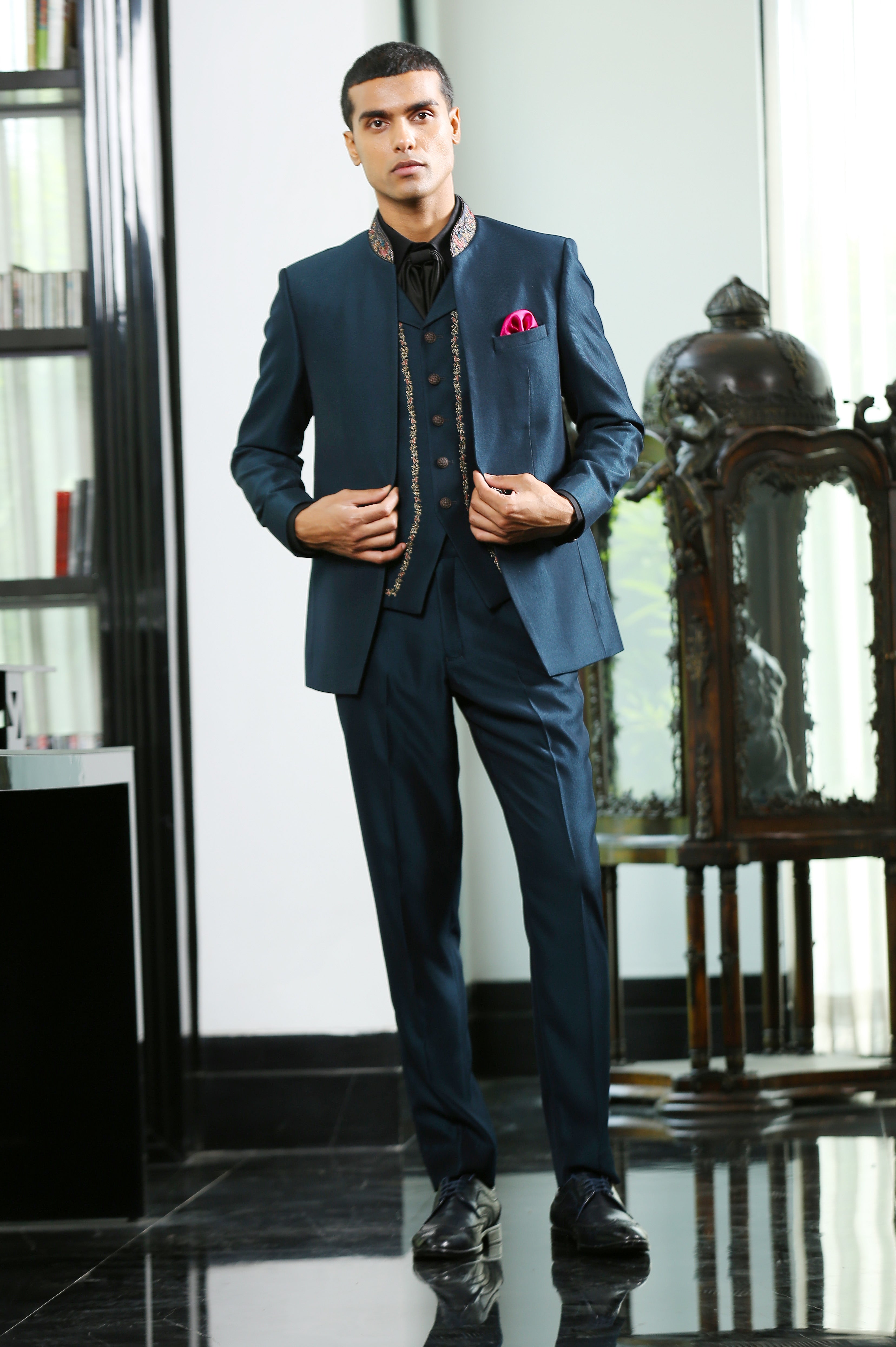 A trendy teal embroidered suit with cravat, urban style.
