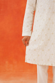 Modern Indian Fashion
Versatile White Embroidered Kurta Set